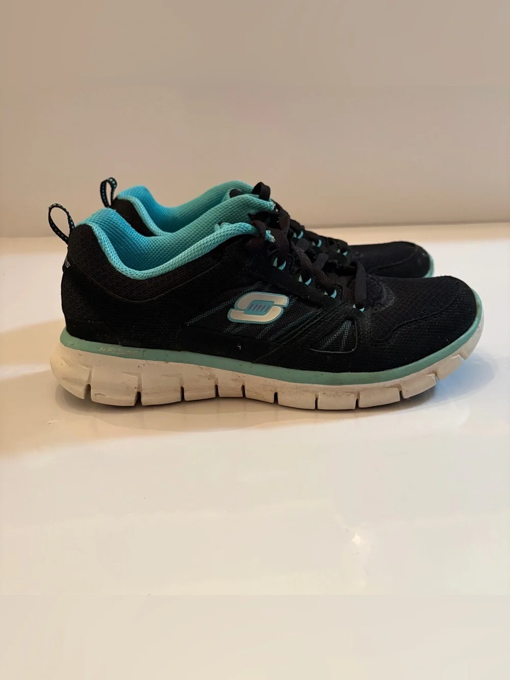 Skechers Women's Black and Teal Athletic Sneakers